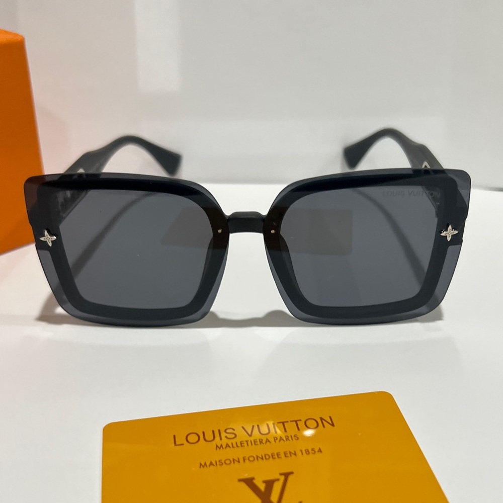 Louis Vuitton Black Square Sunglasses with Dark Gray Lenses - Picture 8 of 9